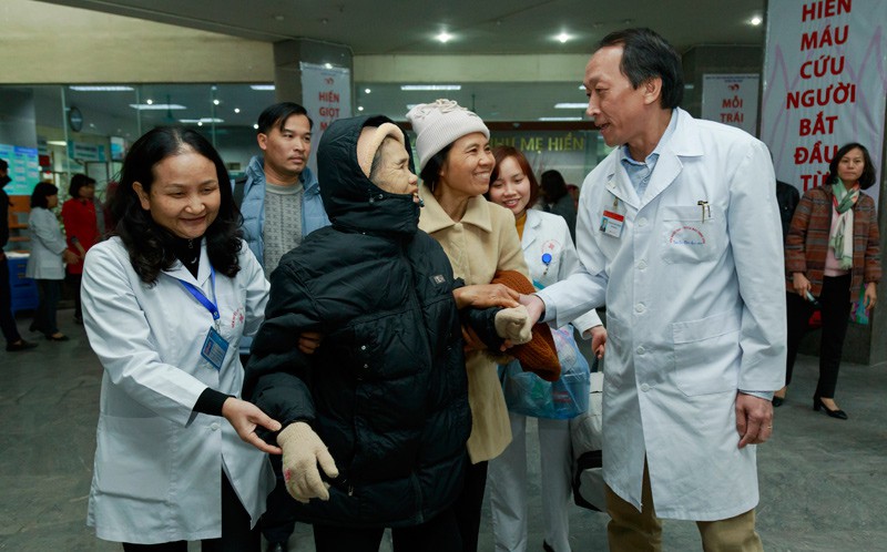 (Xuanonline 29Tet 14.2) Tết Nguy&ecirc;n đ&aacute;n: Bệnh nh&acirc;n nhận l&igrave; x&igrave;, ăn miễn ph&iacute; - Ảnh 15.