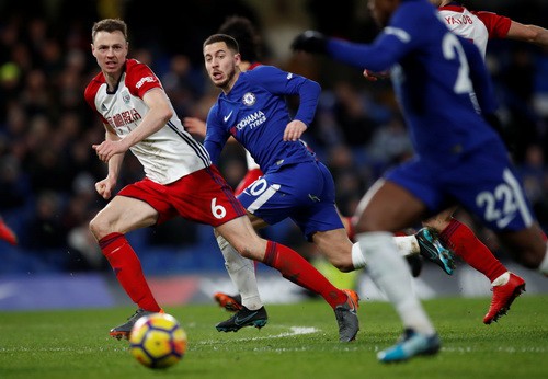 Hazard lập c&uacute; đ&uacute;p, Chelsea t&igrave;m lại niềm vui chiến thắng - Ảnh 2.