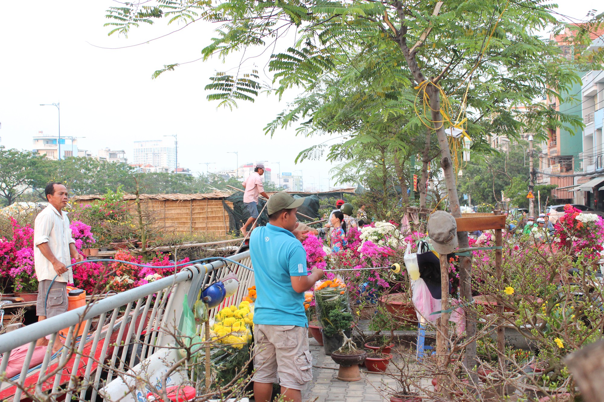 Nhấm nháp Tết trên bến Bình Đông - Ảnh 7.