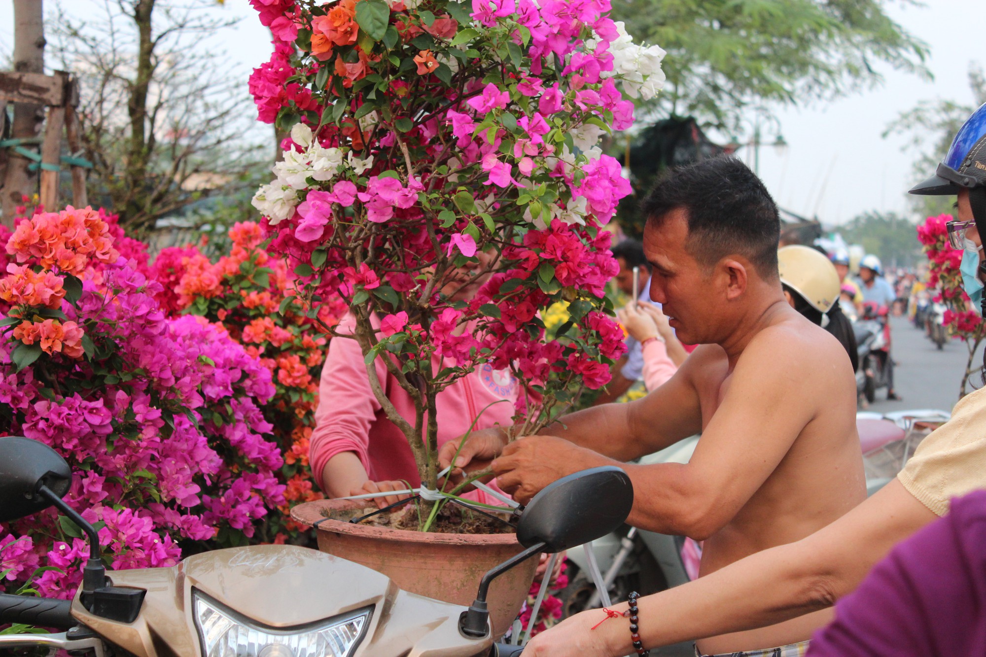 Nhấm nháp Tết trên bến Bình Đông - Ảnh 15.