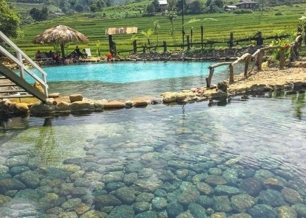 Tạm bỏ qu&ecirc;n đời, thư gi&atilde;n ở&nbsp;suối nước n&oacute;ng&nbsp;đẹp qu&ecirc;n lối về - Ảnh 4.