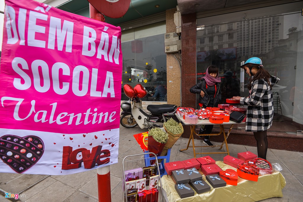 Thị trường quà tặng Valentine 'lu mờ' vì không khí Tết