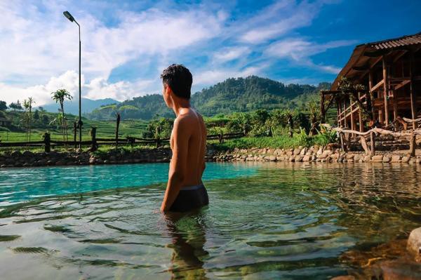 Tạm bỏ qu&ecirc;n đời, thư gi&atilde;n ở&nbsp;suối nước n&oacute;ng&nbsp;đẹp qu&ecirc;n lối về - Ảnh 3.