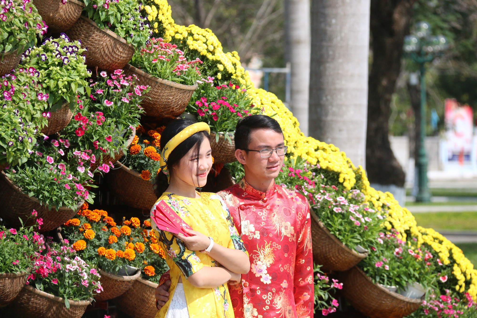 Khoác áo hoa ngày Tết, quảng trường Tam Kỳ đẹp lộng lẫy - Ảnh 13.