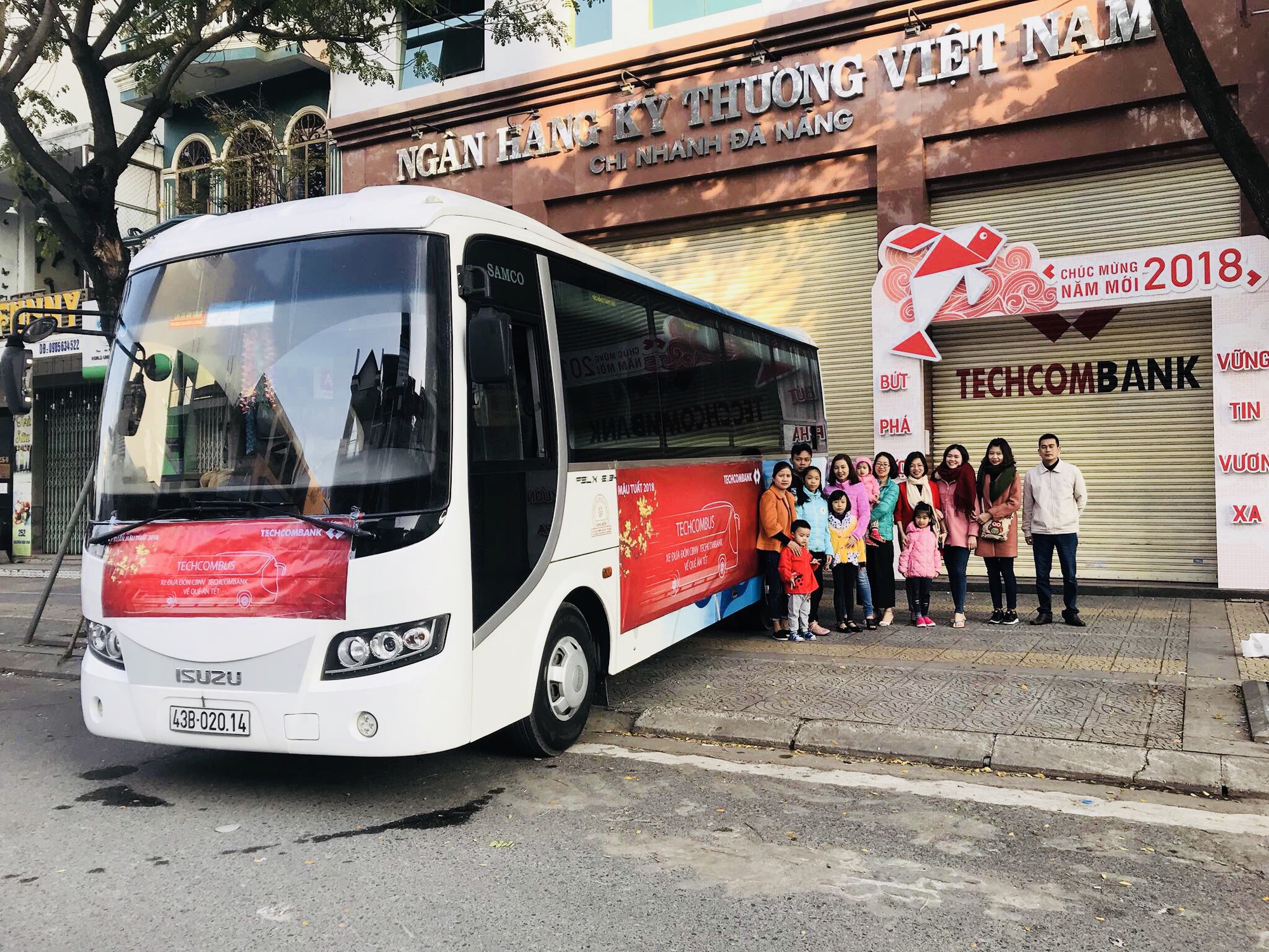 Techcombank năm thứ tư đưa đón cán bộ, nhân viên về quê ăn Tết