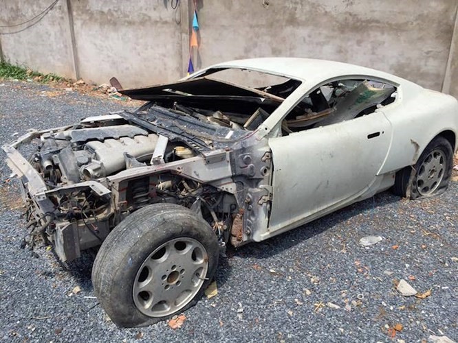 Si&ecirc;u xe Aston Martin tiền tỷ vứt kh&ocirc;ng ai nhặt tại Việt Nam - Ảnh 4.