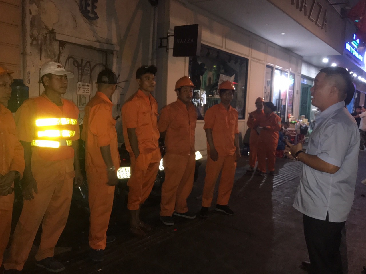 Thăm những người "trực chiến" đêm giao thừa