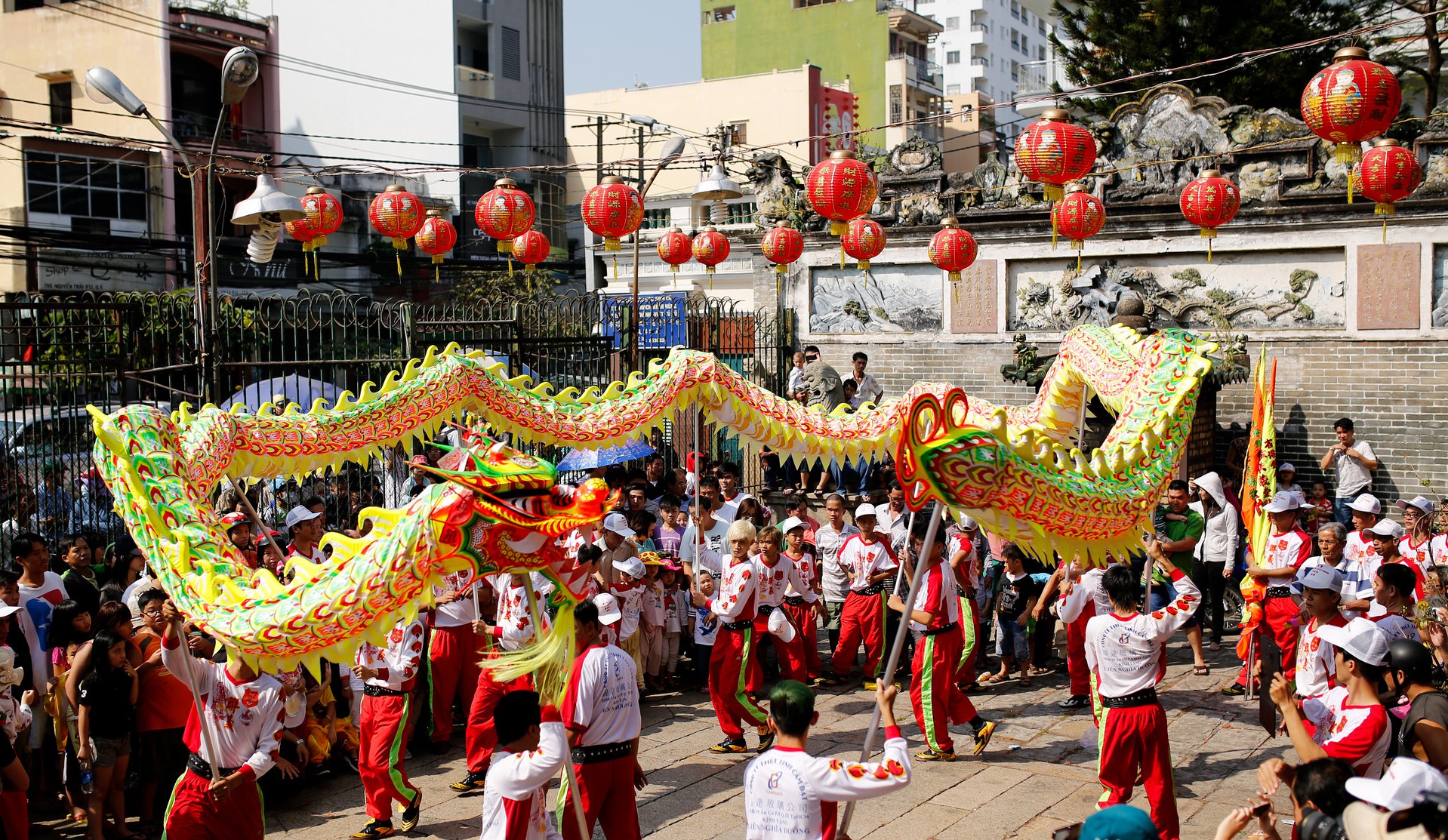 Lân - Sư - Rồng xuống phố - Ảnh 2.