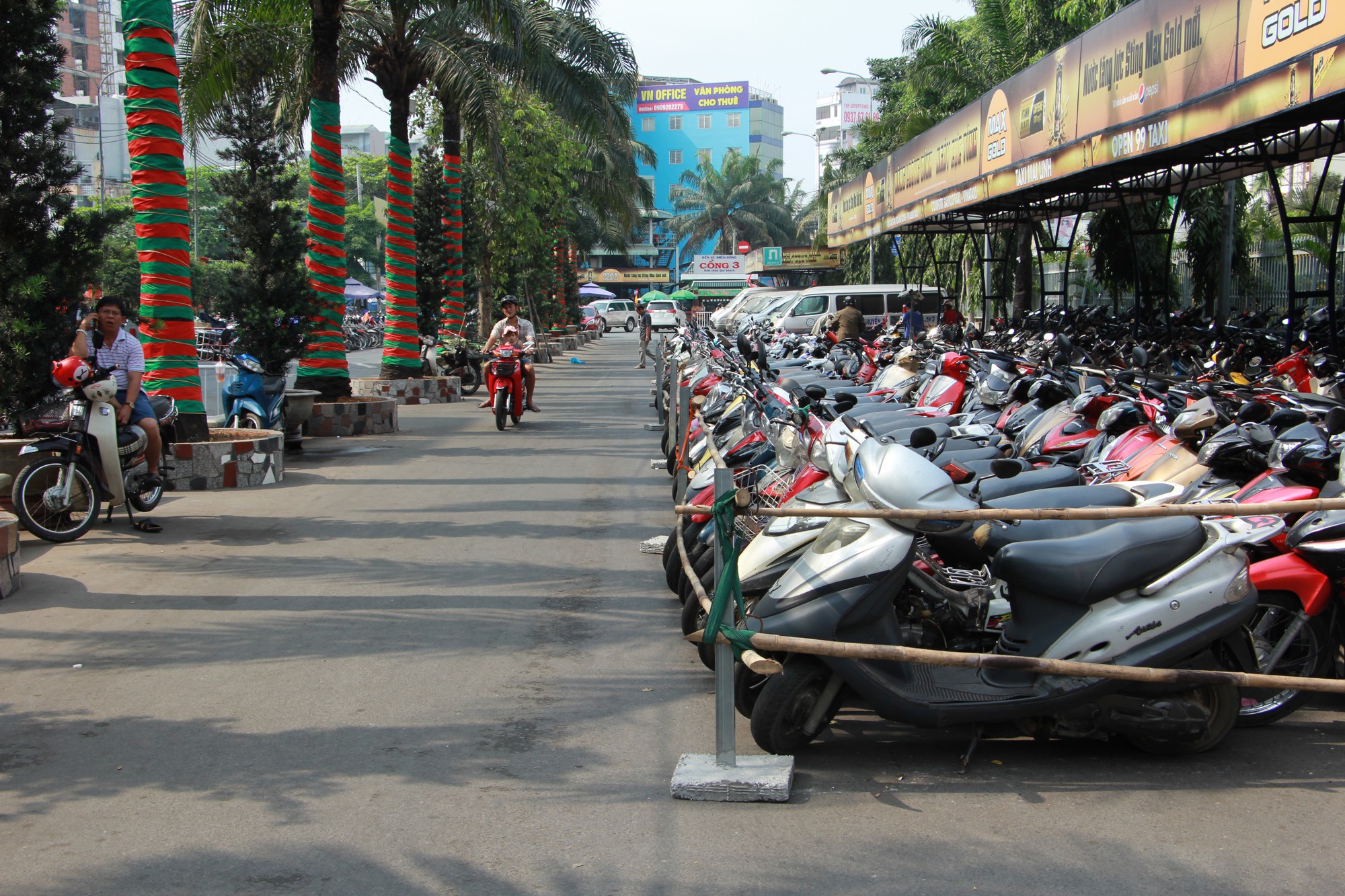 Ăn theo bến xe, cắt cổ người gửi xe máy - Ảnh 2.