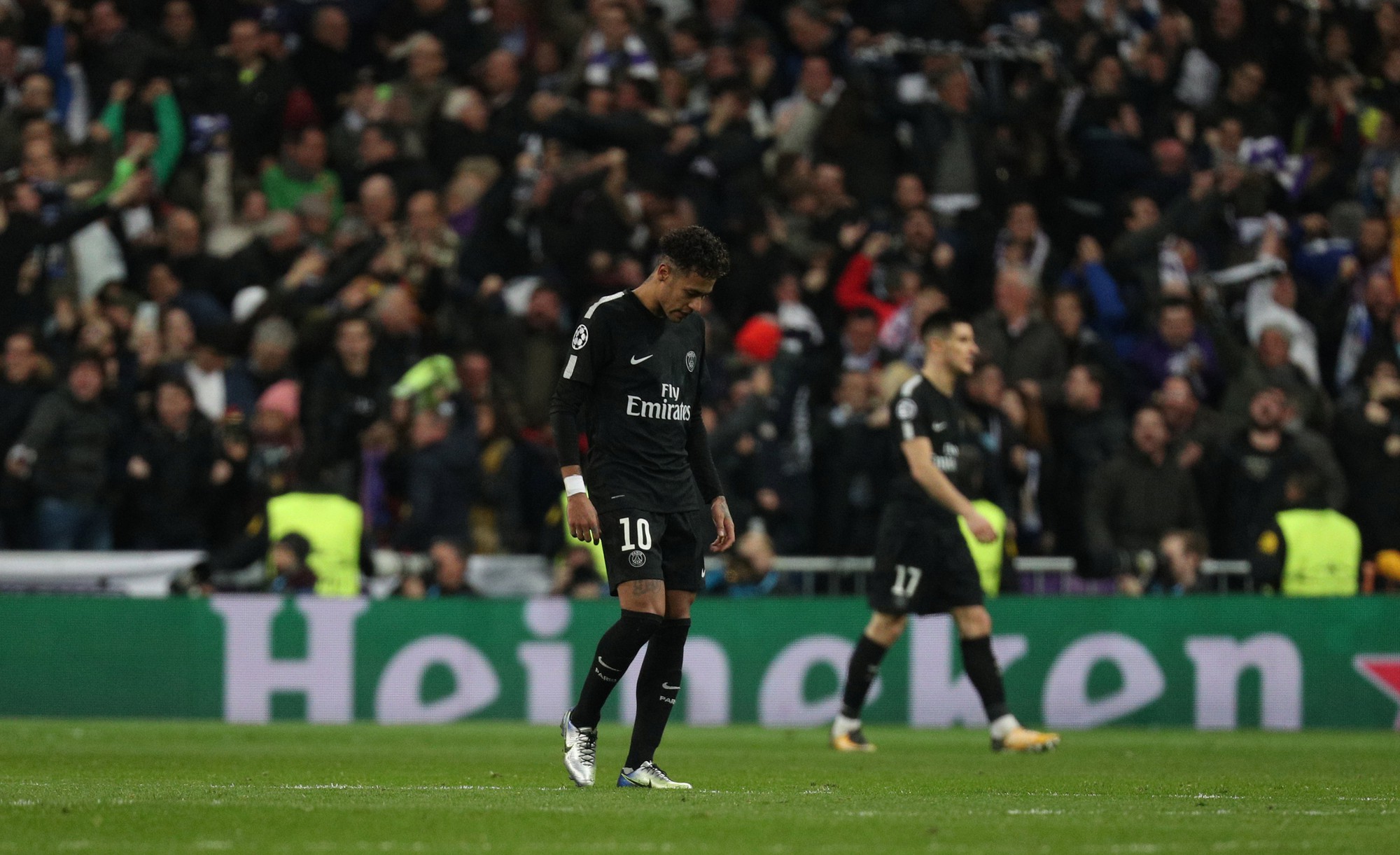 HLV Zidane cười tươi khi Ronaldo lập c&uacute; đ&uacute;p đ&aacute;nh bại PSG - Ảnh 5.