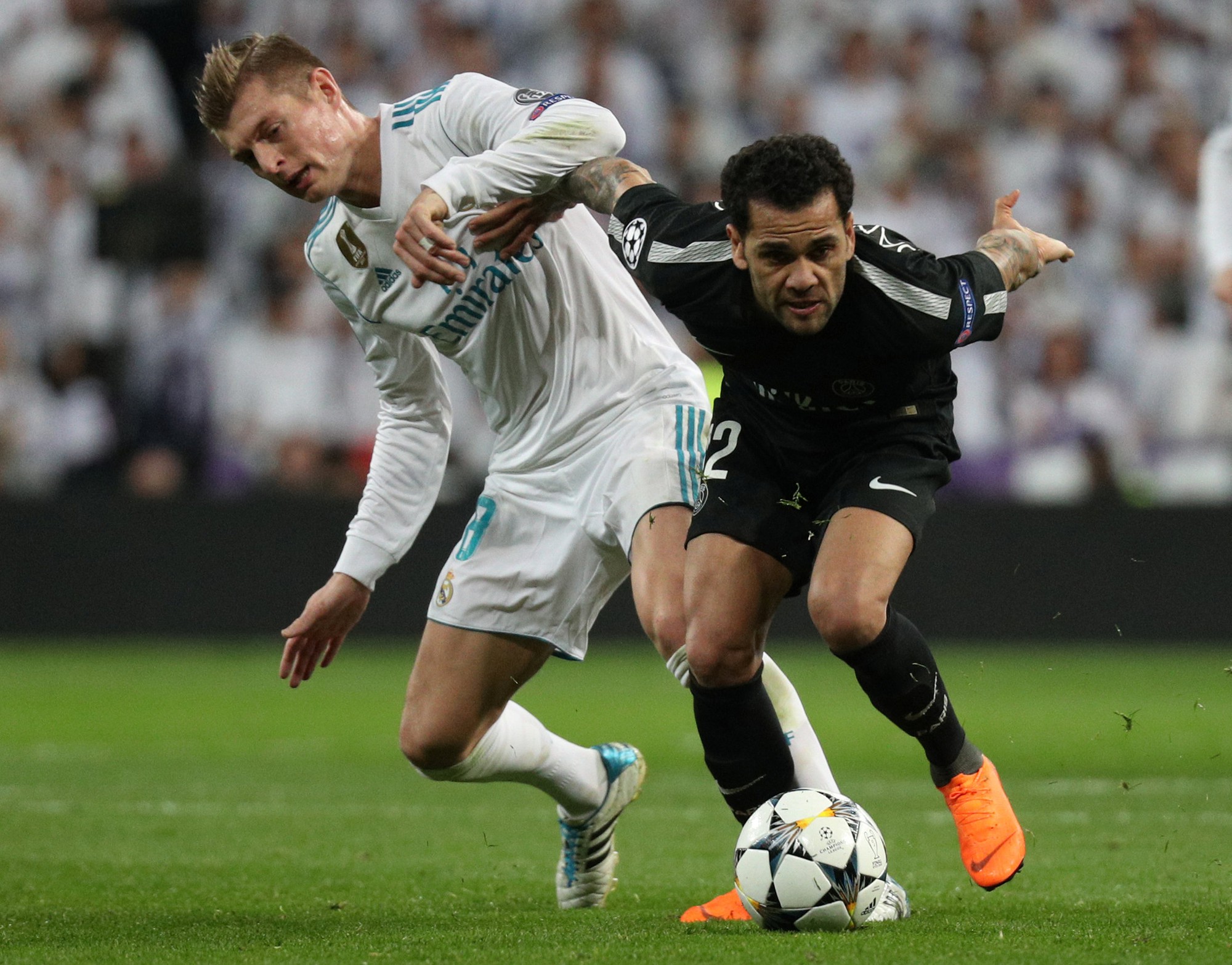 HLV Zidane cười tươi khi Ronaldo lập c&uacute; đ&uacute;p đ&aacute;nh bại PSG - Ảnh 1.