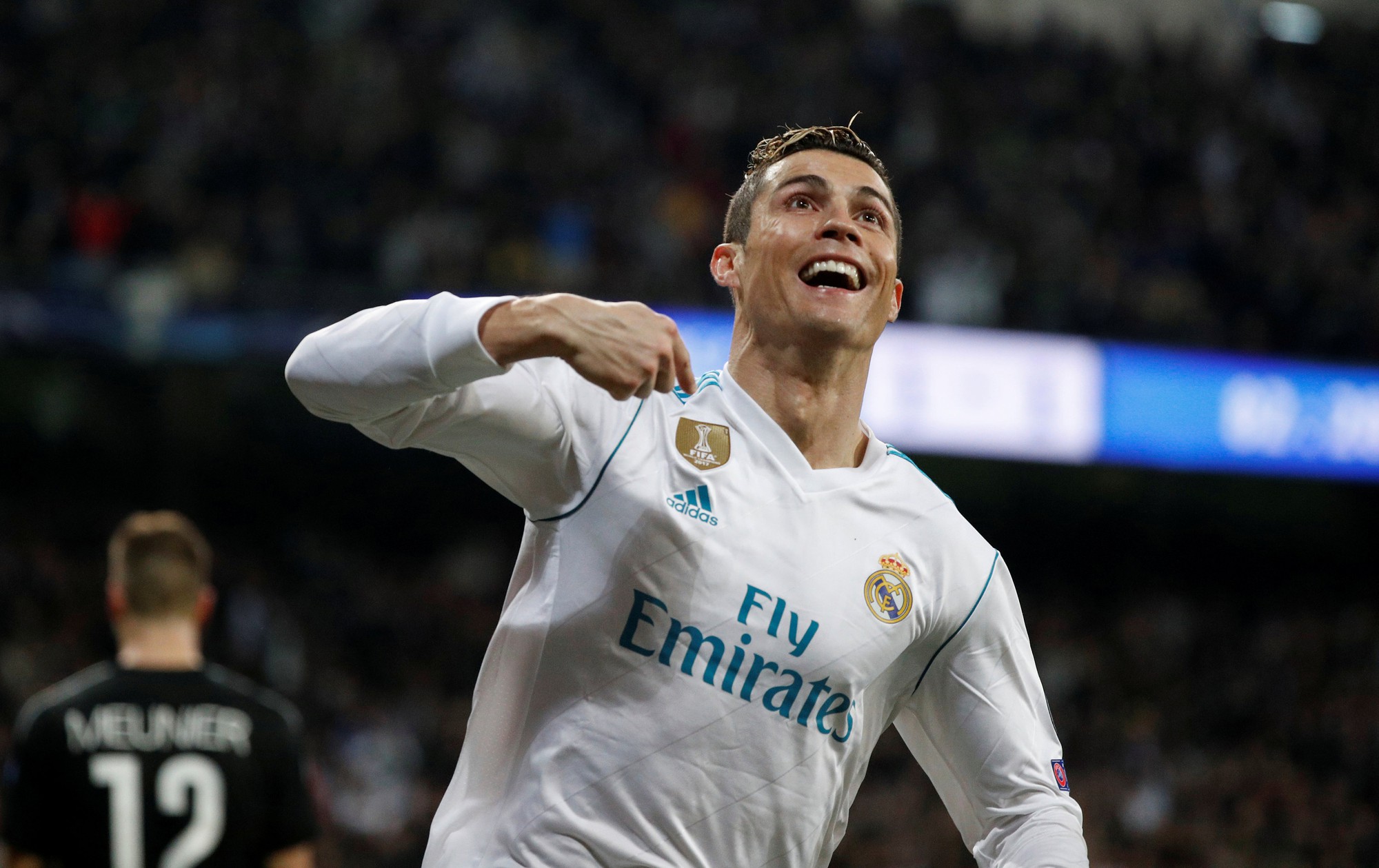 HLV Zidane cười tươi khi Ronaldo lập cú đúp đánh bại PSG