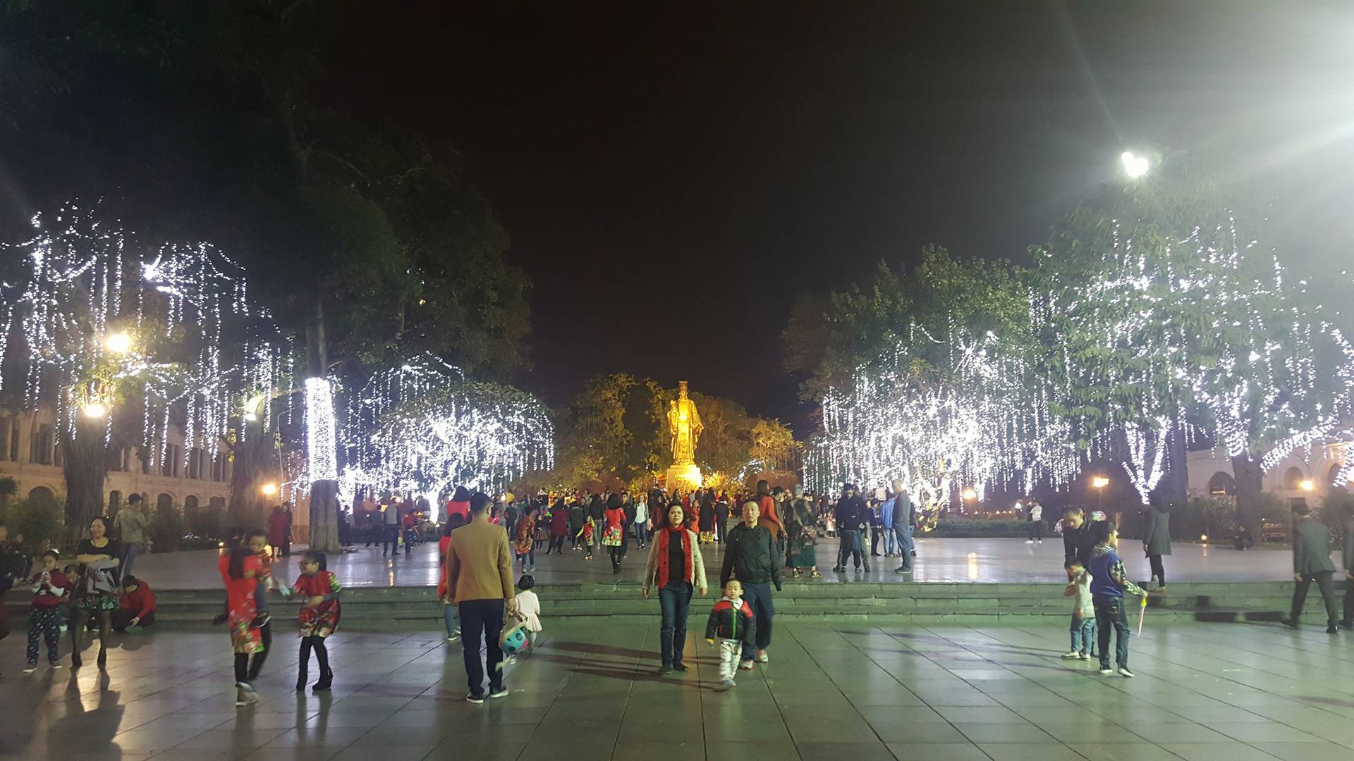Tổng B&iacute; thư d&acirc;ng hương ở Tượng đ&agrave;i L&yacute; Th&aacute;i Tổ, ch&uacute;c Tết người d&acirc;n - Ảnh 9.