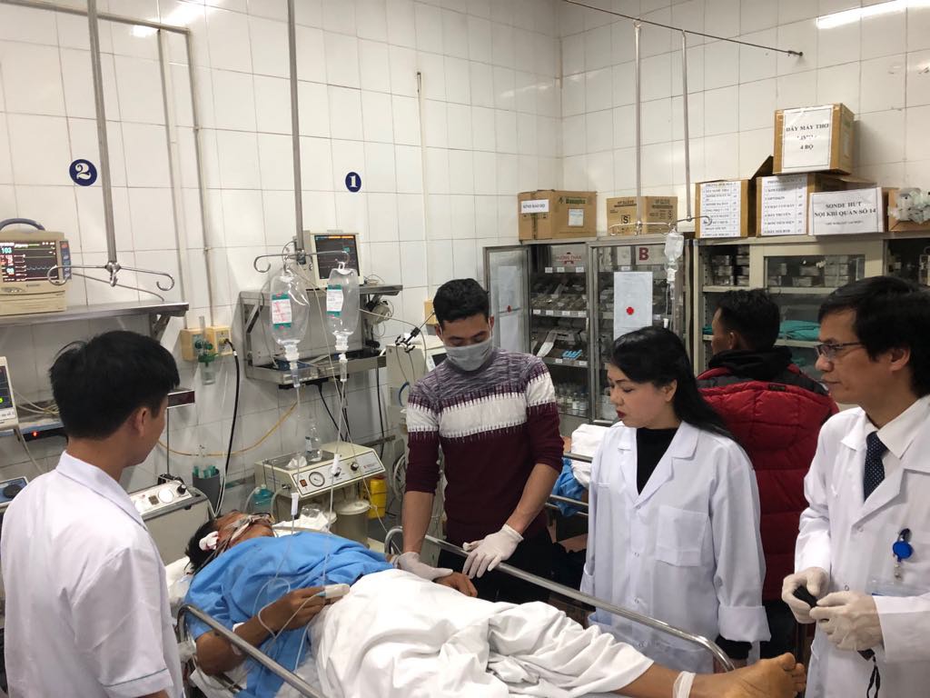 Bộ trưởng Nguyễn Thị Kim Tiến thăm nữ b&aacute;c sĩ bị ung thư trong đ&ecirc;m giao thừa - Ảnh 1.