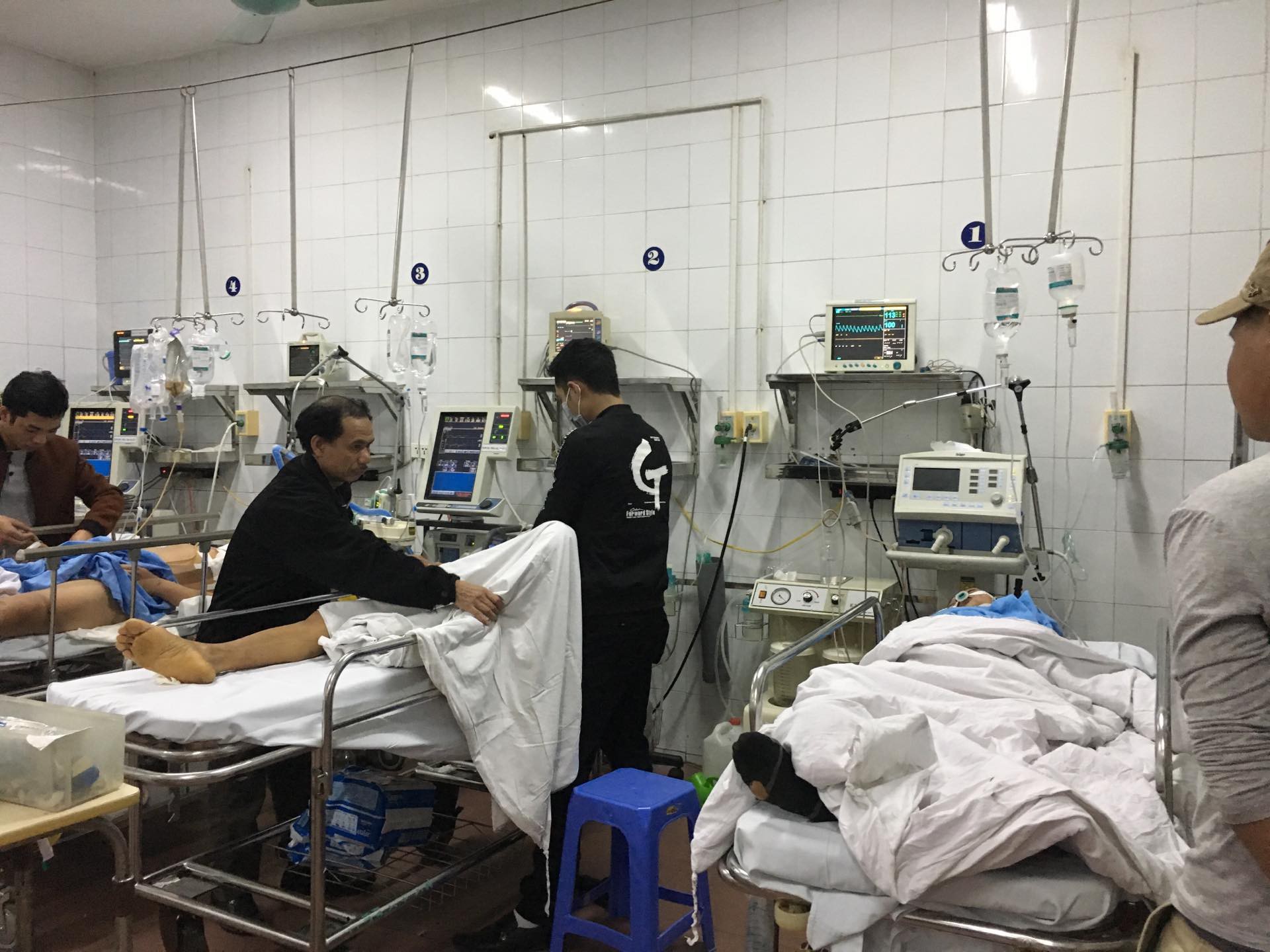 Bộ trưởng Nguyễn Thị Kim Tiến thăm nữ b&aacute;c sĩ bị ung thư trong đ&ecirc;m giao thừa - Ảnh 5.