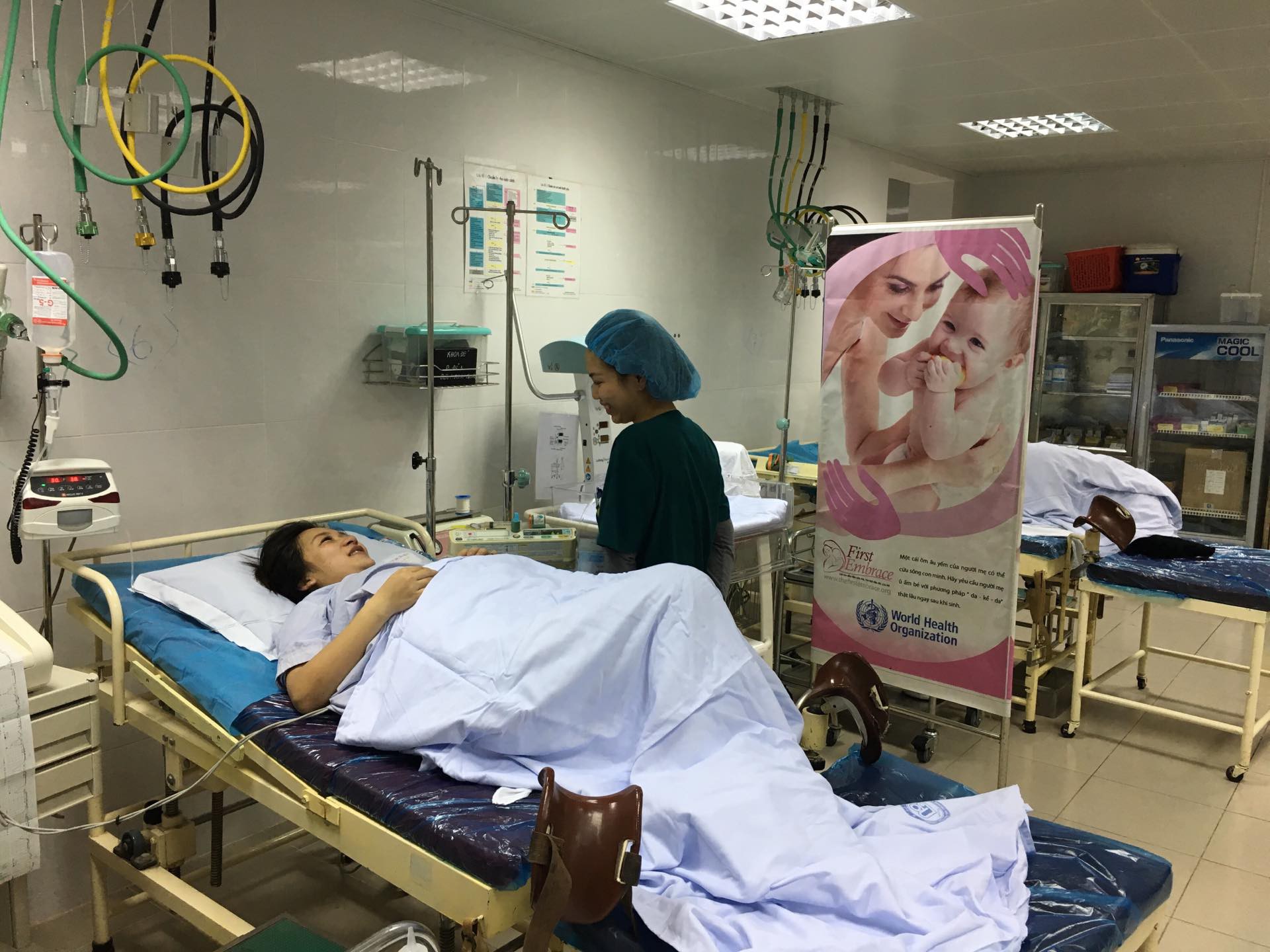 Bộ trưởng Nguyễn Thị Kim Tiến thăm nữ b&aacute;c sĩ bị ung thư trong đ&ecirc;m giao thừa - Ảnh 12.