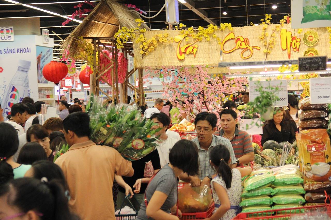Đủ kiểu &ldquo;xổ h&agrave;ng&rdquo; trưa 30 Tết - Ảnh 12.