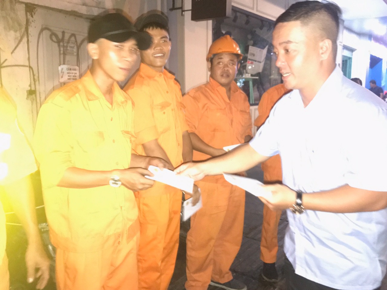 Thăm những người trực chiến đêm giao thừa - Ảnh 4.