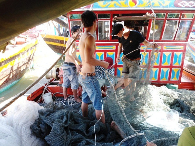Ngư d&acirc;n đ&oacute;n Tết giữa tr&ugrave;ng khơi - Ảnh 3.