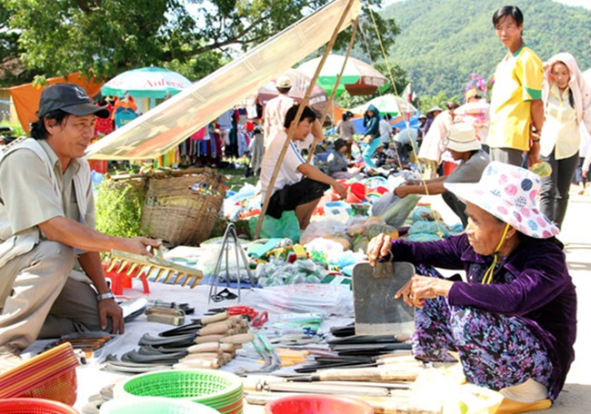Vất vả mưu sinh cuối năm, rạng rỡ đón xuân mới - Ảnh 5.