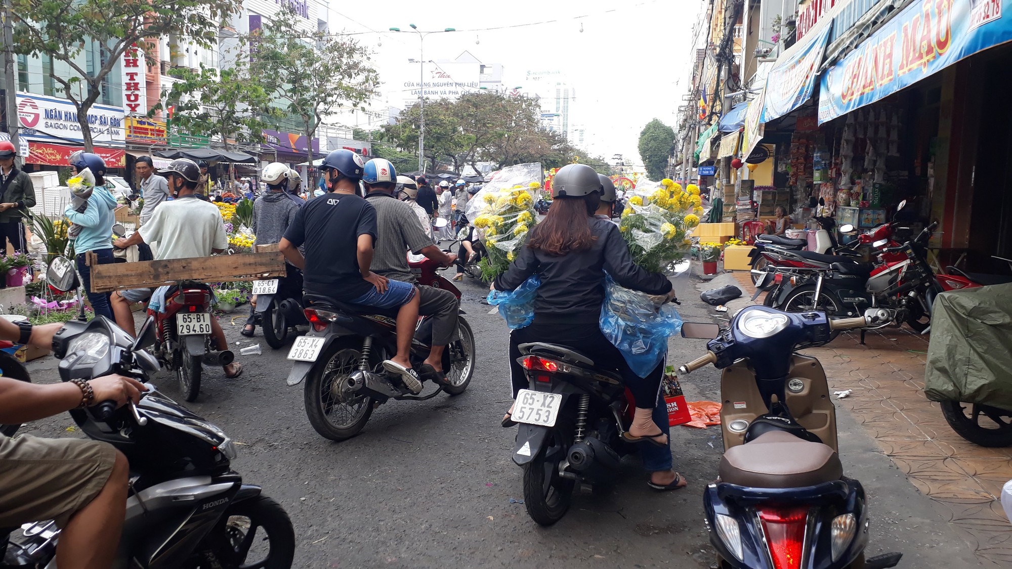 Người b&aacute;n hoa kiểng ở miền T&acirc;y th&agrave; chở về chứ kh&ocirc;ng b&aacute;n rẻ như cho - Ảnh 7.