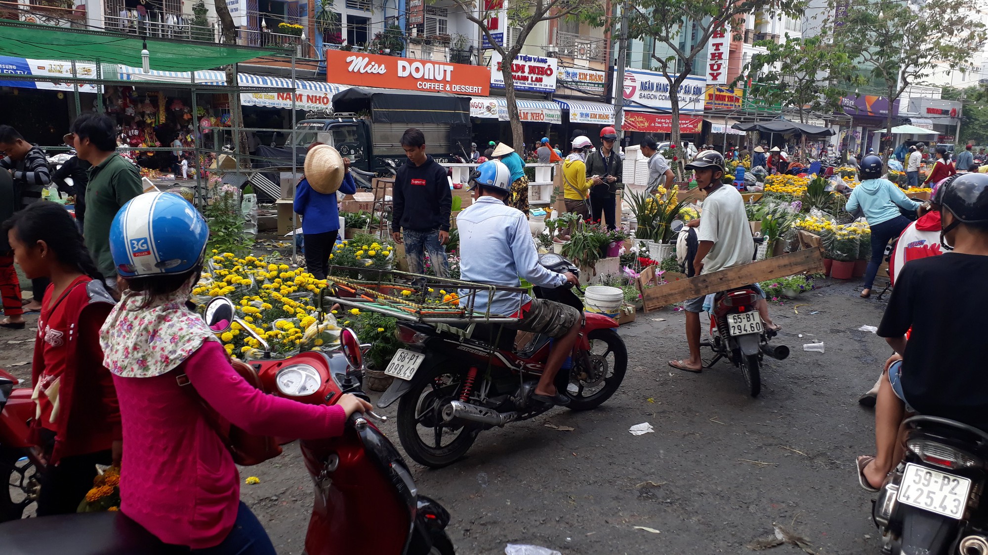 Người b&aacute;n hoa kiểng ở miền T&acirc;y th&agrave; chở về chứ kh&ocirc;ng b&aacute;n rẻ như cho - Ảnh 8.