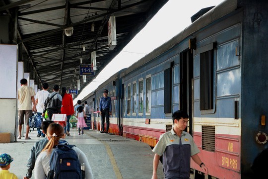 30 tháng chạp: Bến xe vắng hoe, sân bay Tân Sơn Nhất vẫn đông nghẹt - Ảnh 8.