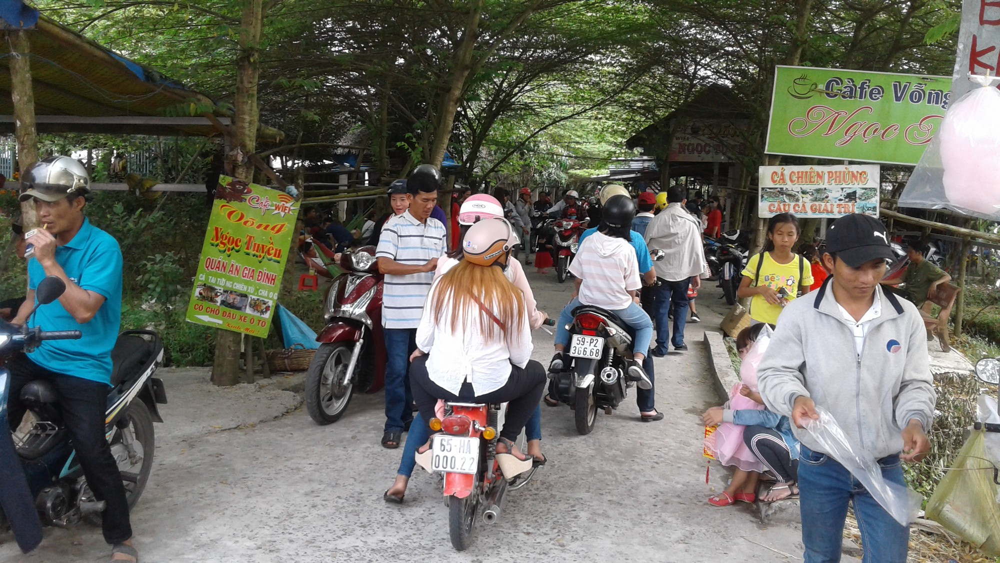 Mướt mồ hôi ở ngôi chùa lớn nhất miền Tây ngày mùng 1 Tết - Ảnh 33.