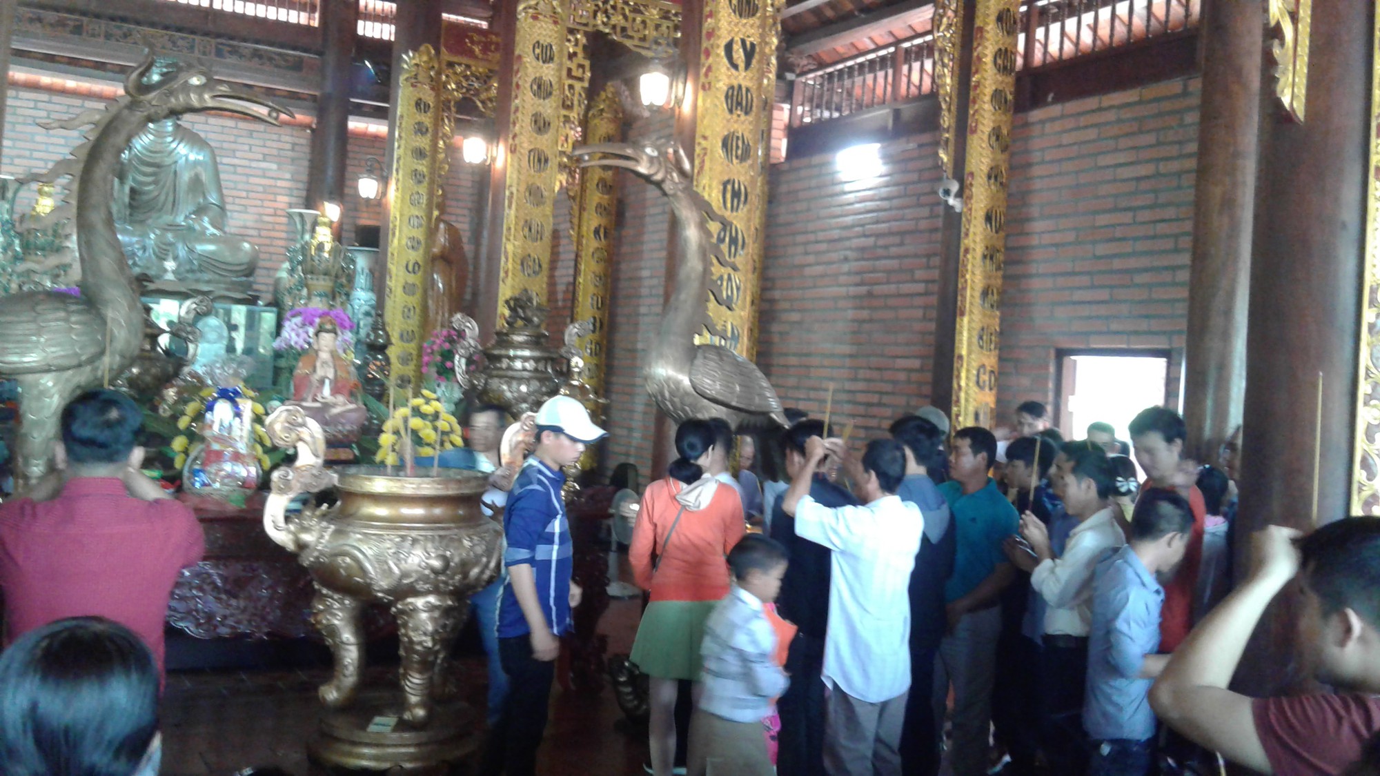 Mướt mồ hôi ở ngôi chùa lớn nhất miền Tây ngày mùng 1 Tết - Ảnh 28.
