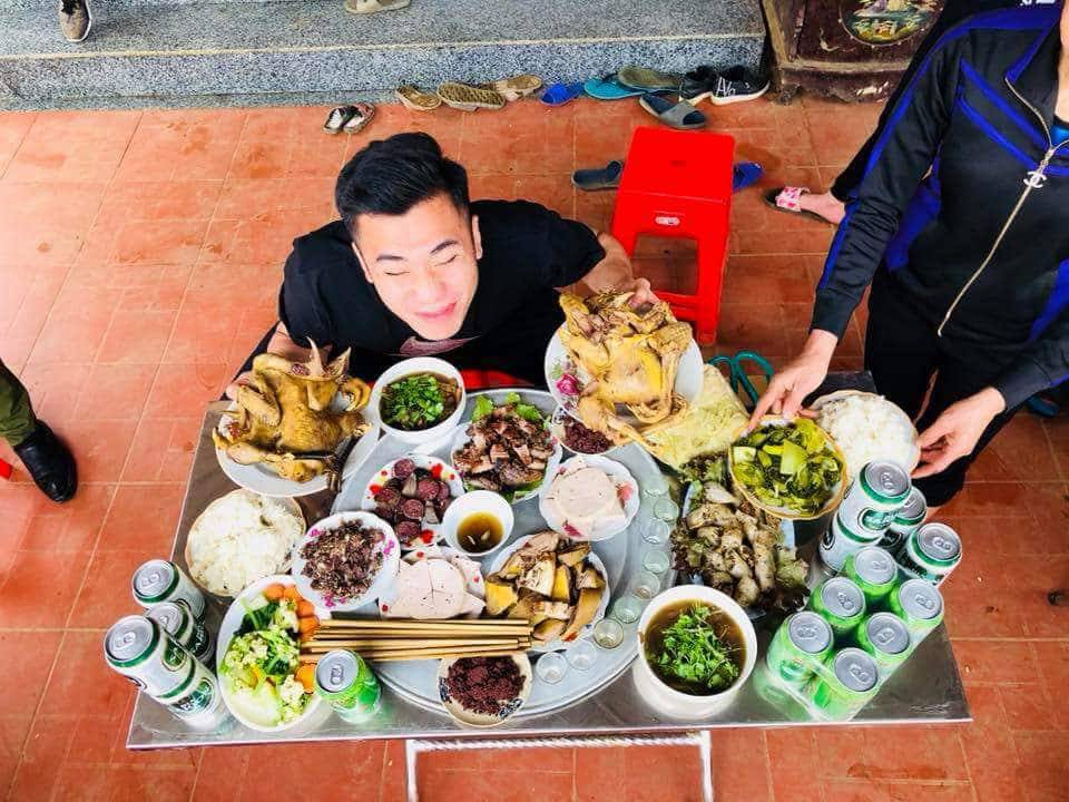 Bữa cơm ấm cúng đầu năm mới của gia đình Bùi Tiến Dũng - Ảnh 3.