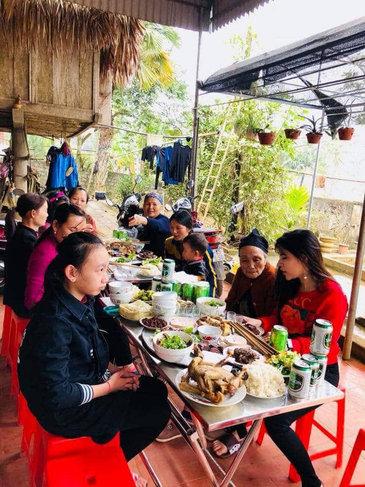 Bữa cơm ấm cúng đầu năm mới của gia đình Bùi Tiến Dũng - Ảnh 4.