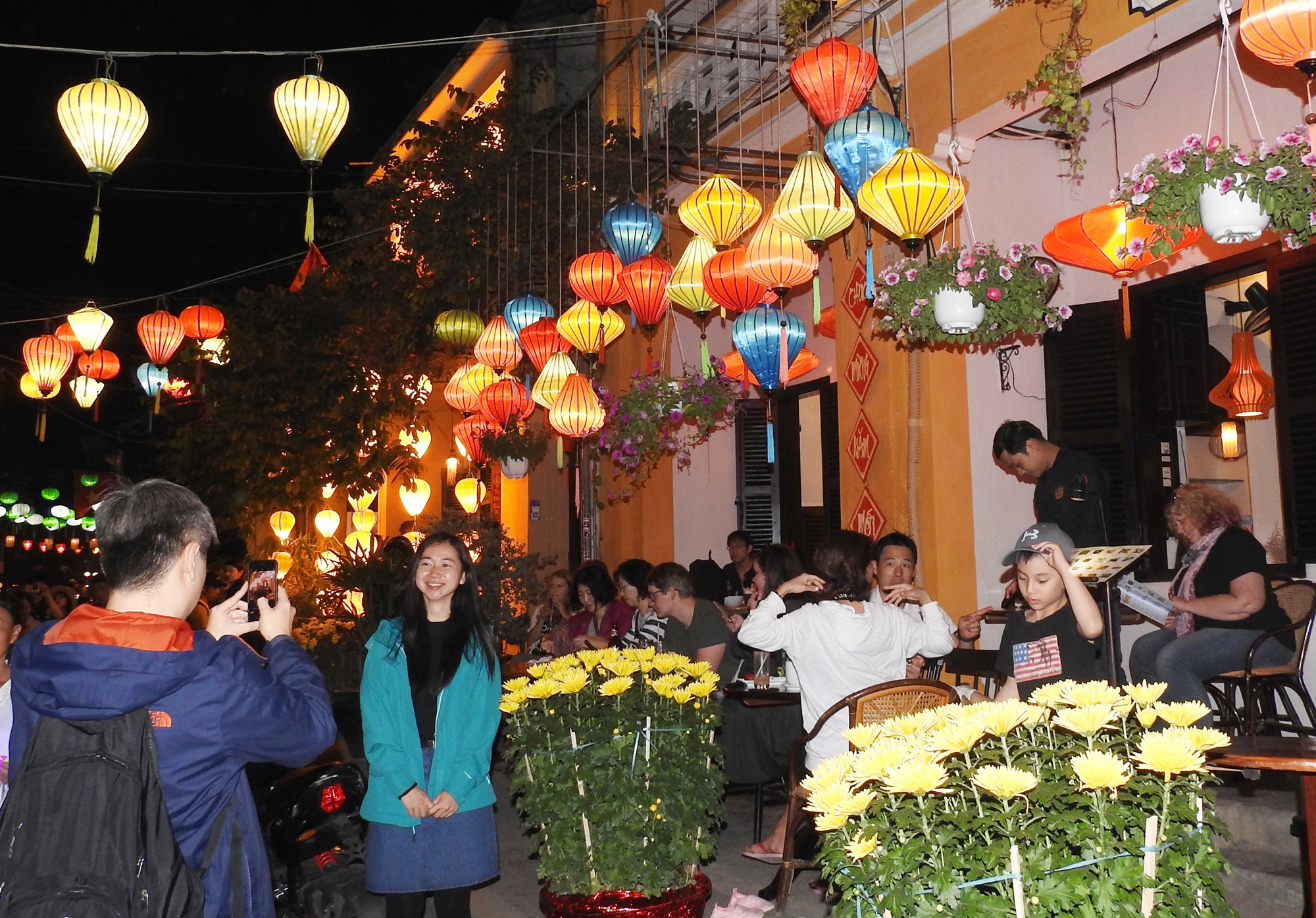 Không khí giao thừa đang tràn ngập khắp nơi