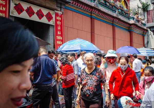 Không ồn ào vội vã, Sài Gòn - Hà Nội được trả lại vẻ yên bình trong ngày mùng 1 Tết - Ảnh 10.