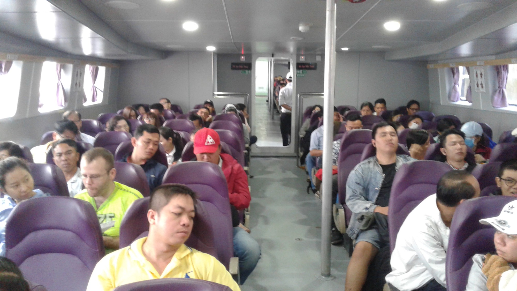 T&agrave;u cao tốc S&oacute;c Trăng &ndash; C&ocirc;n Đảo tấp nập kh&aacute;ch ng&agrave;y M&ugrave;ng 2 Tết - Ảnh 5.