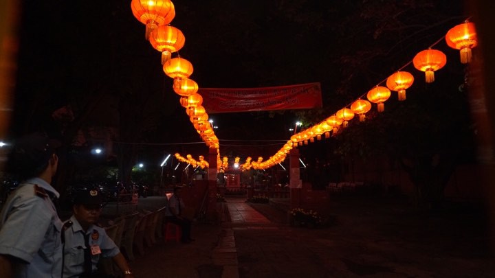 Sau giao thừa, l&agrave; qu&aacute; tải ch&ugrave;a ở TP HCM - Ảnh 6.