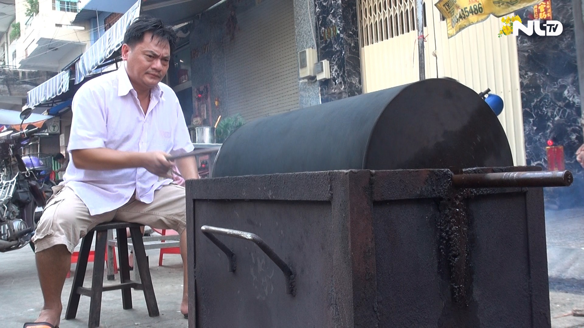 Thưởng thức ly cà phê rang bằng tay