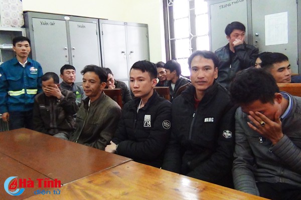 Đốt pháo dịp giao thừa, 33 người ăn Tết ở đồn công an