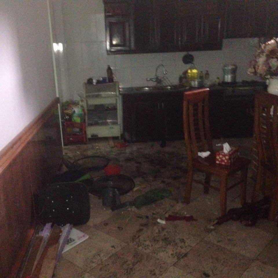 Nghi án lái ô tô tông sập cổng, nổ mìn tại nhà nữ giáo viên