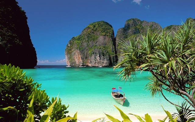 Bãi biển nổi tiếng Thái Lan buộc phải đóng cửa