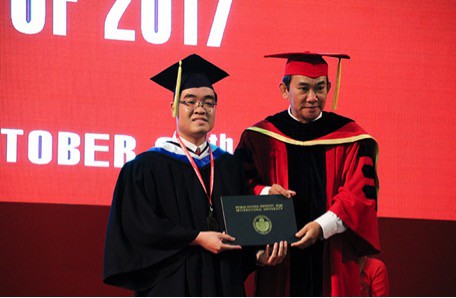 Thủ khoa ĐH với số điểm cao nhất và 5 bài báo quốc tế