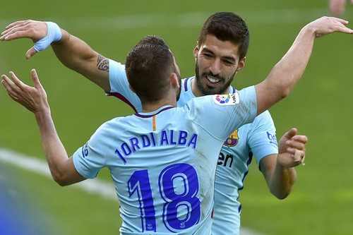Barcelona bất bại 31 trận, Valverde sánh ngang Guardiola