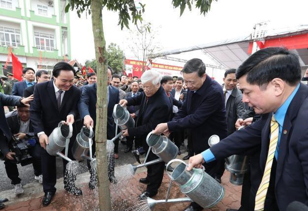 Tổng Bí thư Nguyễn Phú Trọng chúc Tết, trồng cây tại Hưng Yên - Ảnh 1.