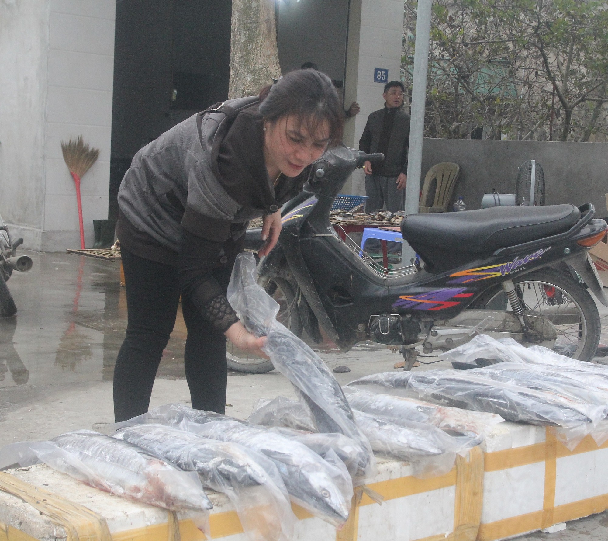 Thơm ngon đặc sản c&aacute; thu nướng Cửa L&ograve; - Ảnh 1.