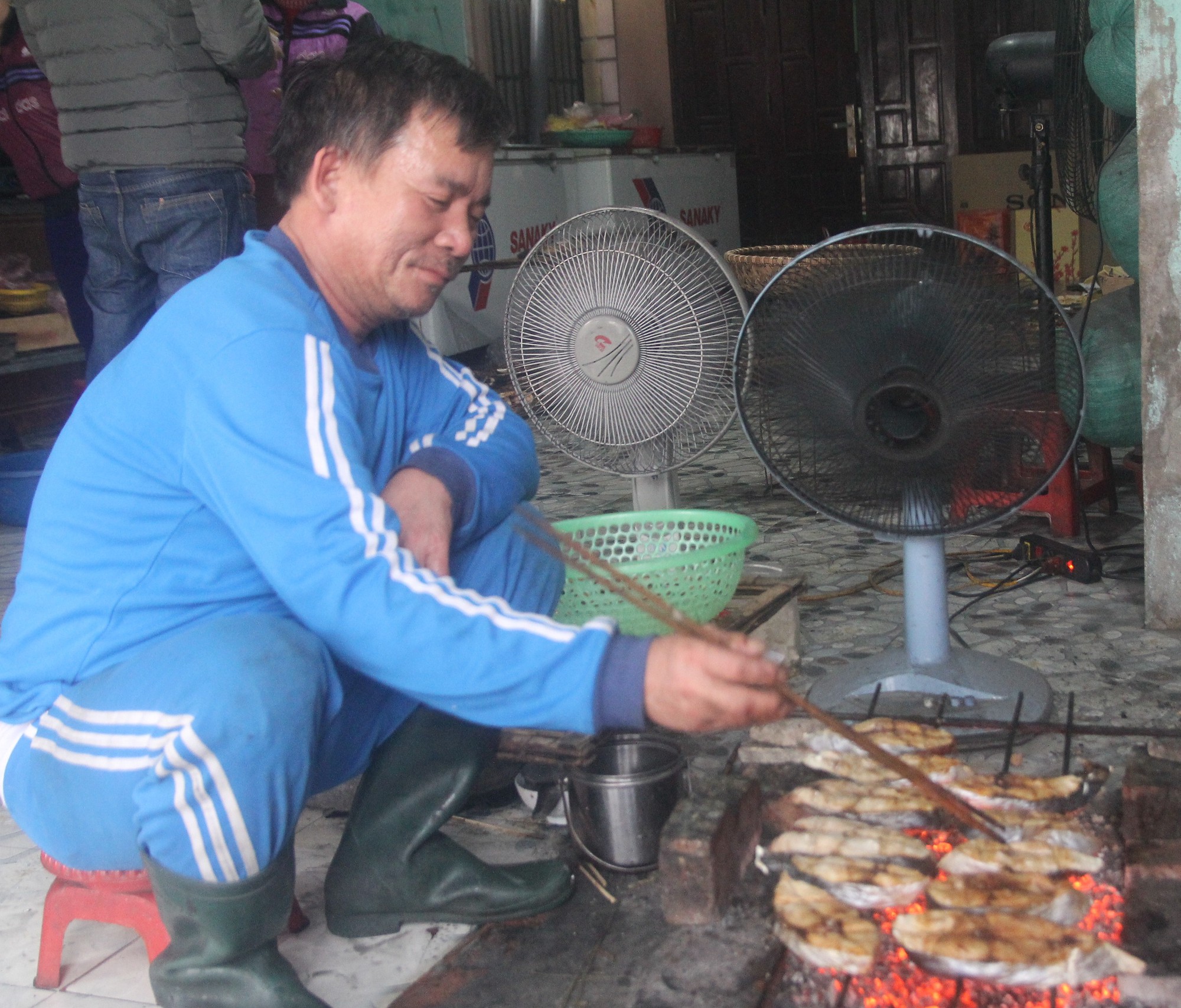 Thơm ngon đặc sản c&aacute; thu nướng Cửa L&ograve; - Ảnh 2.