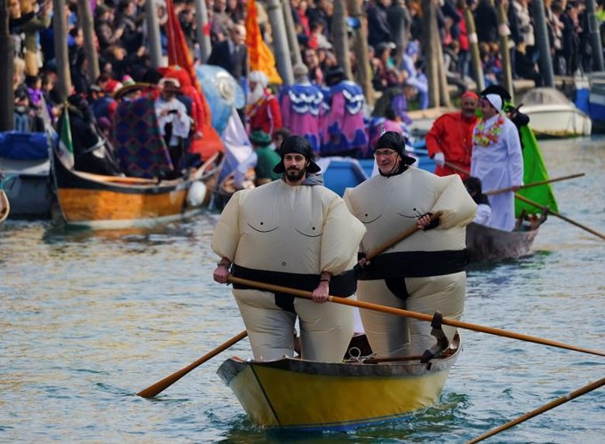 Ngất ngây trước vẻ đẹp rực rỡ của lễ hội hóa trang Venice - Ảnh 7.