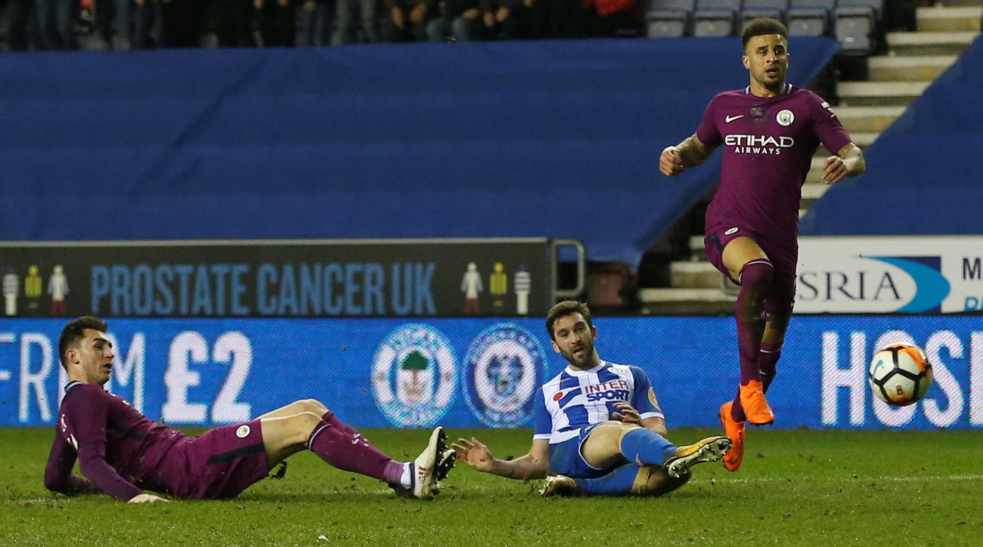 B&agrave;n thua muộn khiến Man City bị loại khỏi FA Cup - Ảnh 4.
