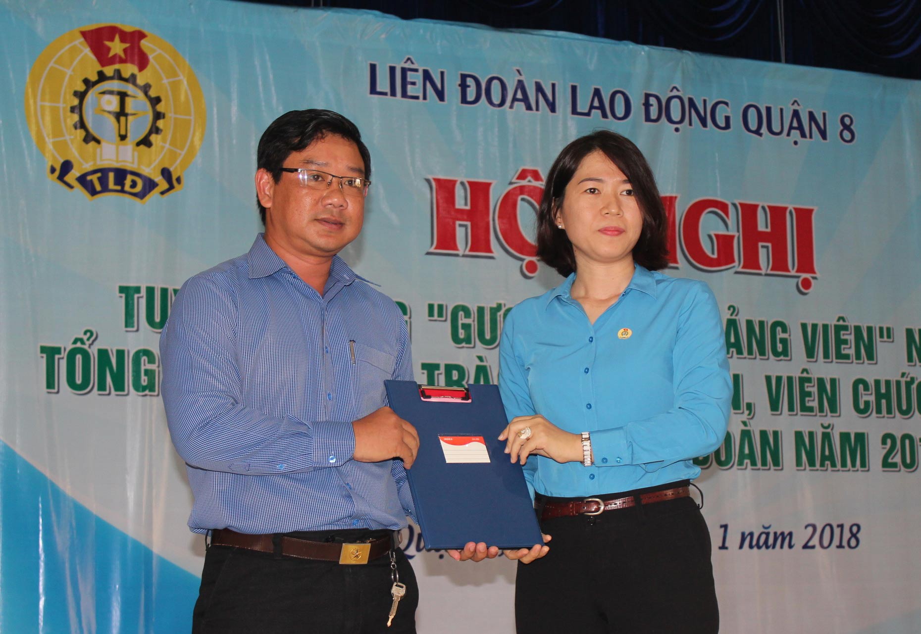 Trao danh sách 356 đoàn viên ưu tú cho Đảng