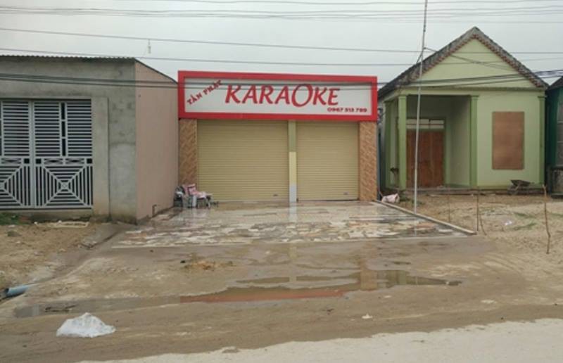 3 anh em trai gây sự, đâm chết chủ quán karaoke