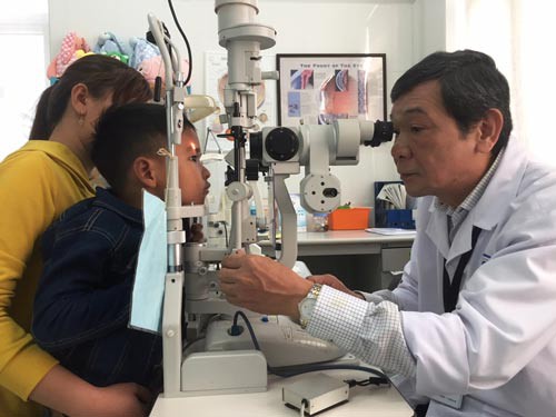 RẠNG DANH NGÀNH Y: Anh hùng chống mù lòa