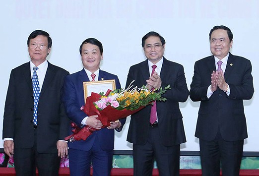 C&ocirc;ng bố quyết định của Bộ Ch&iacute;nh trị về c&ocirc;ng t&aacute;c c&aacute;n bộ - Ảnh 2.